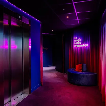 Vic Hotel