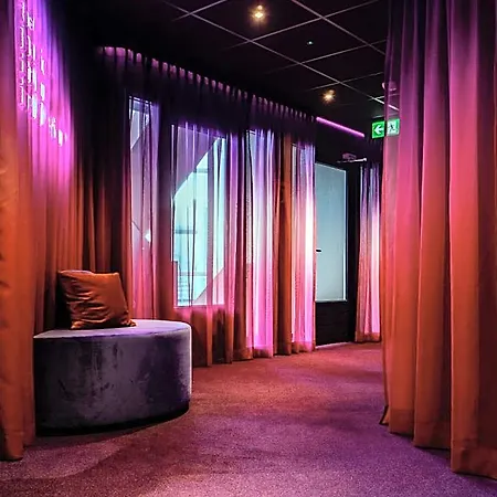 Vic Hotel