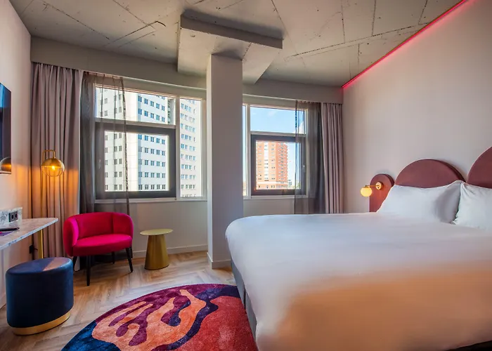 Ξενοδοχείο Vic 4*